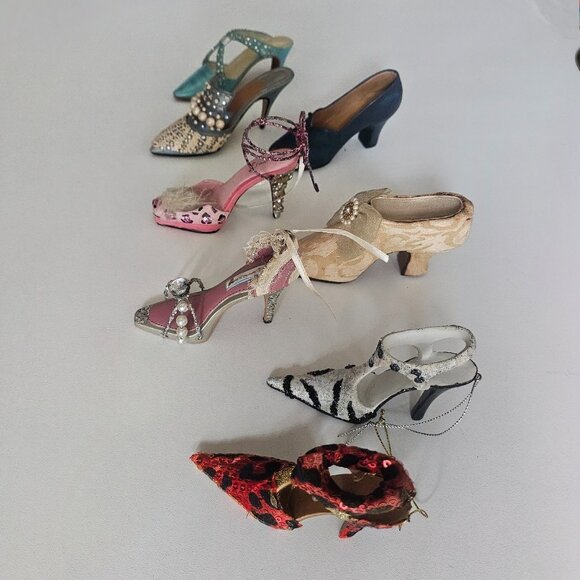 Collection Of 8 Miniature Collectible Shoe Figurines - Picture 4 of 9
